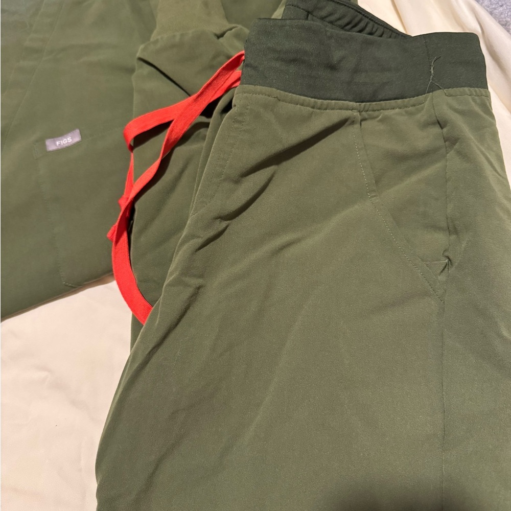 Figs Olive Green Scrub Set